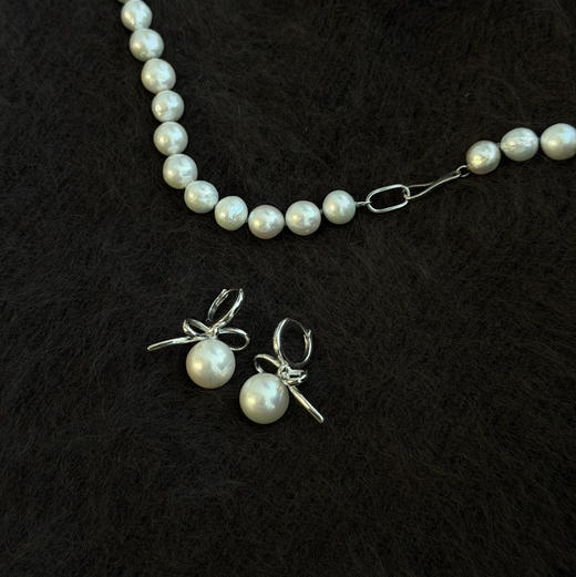 甄珠贝 Ribbon简约耳扣 ji光淡水正圆珠 10-11mm 面无暇，侧面或者背部微微瑕 925银配件 商品图9