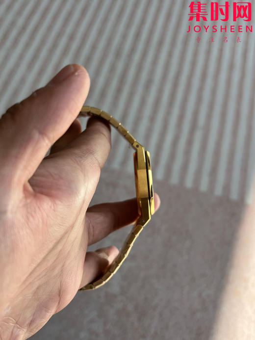 IPF爱彼皇家橡树15202系列 “大众情人”超薄精心打磨上市 男士腕表 小手腕福音
【精彩细节】表盘尺寸39mmX8.6mm 商品图3