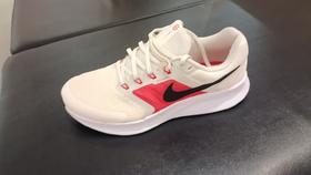 耐克男子运动鞋 货号DR2695107