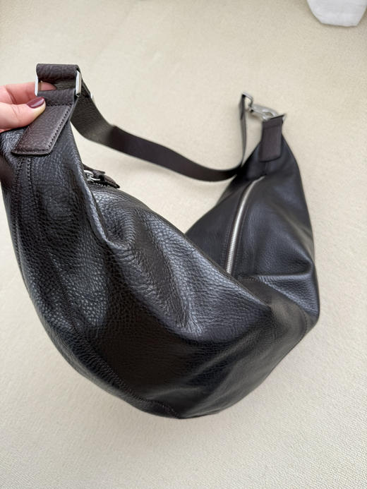 1127-7 辣妹 26新色 乌梅子酱 大号 炒轻牛角包 单肩斜挎包 商品图0