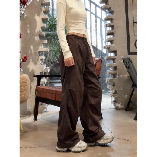 一店k 女孩子👧🏻也可以很帅啊！热皮5系加绒加厚！一条过冬的快乐谁懂啊！ 蕉N热门款加绒伞兵休闲裤 遮肉神裤！梨形🍐穿了都显瘦！ 商品图0