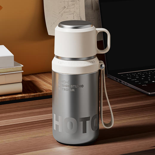 悦享纯净！【MSH草莓生活日用保温杯】500ml容量 自带杯盖 热饮纳凉 可一键弹盖直饮 12h长效保温 （内胆316不锈钢）（外壳304不锈钢）） 商品图2