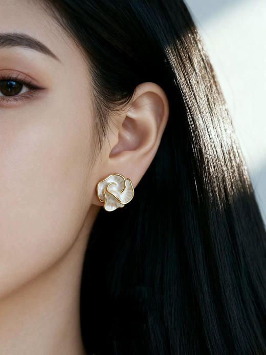 Oflye潮流饰品  简约山茶花滴釉耳钉新款独特耳饰轻奢高级感气质独特耳环 商品图3