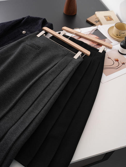 🌸【全国包邮】 Miu系设计感蚕丝羊毛半身裙：🤭是时候来点好裙子了‼️ 🔥【出口岛国的蚕丝羊毛面料】一眼爱上的miu系设计感裙子 商品图3