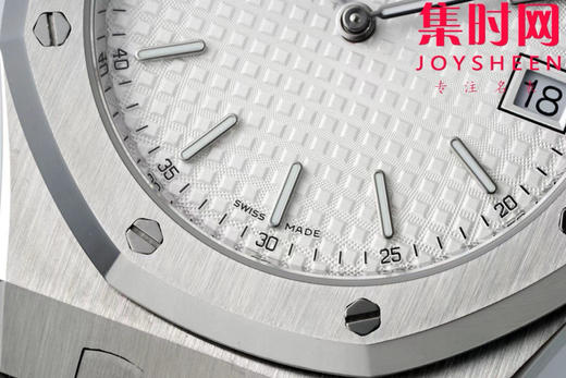 IPF爱彼皇家橡树15202系列 “大众情人”超薄精心打磨上市 男士腕表 小手腕福音
【精彩细节】表盘尺寸39mmX8.6mm 商品图4