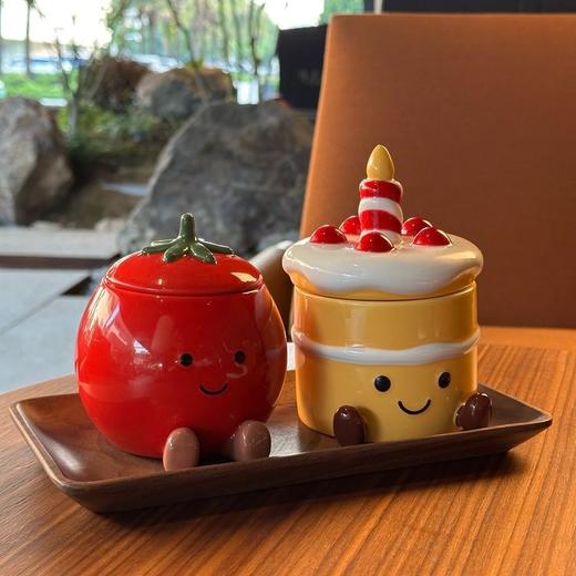 萌趣香薰双宠【jc生日蛋糕&番茄香薰蜡烛🕯️】既能散发治愈香气，又能当桌面摆件，送礼首选！把“治愈感”拉满🍅 商品图1