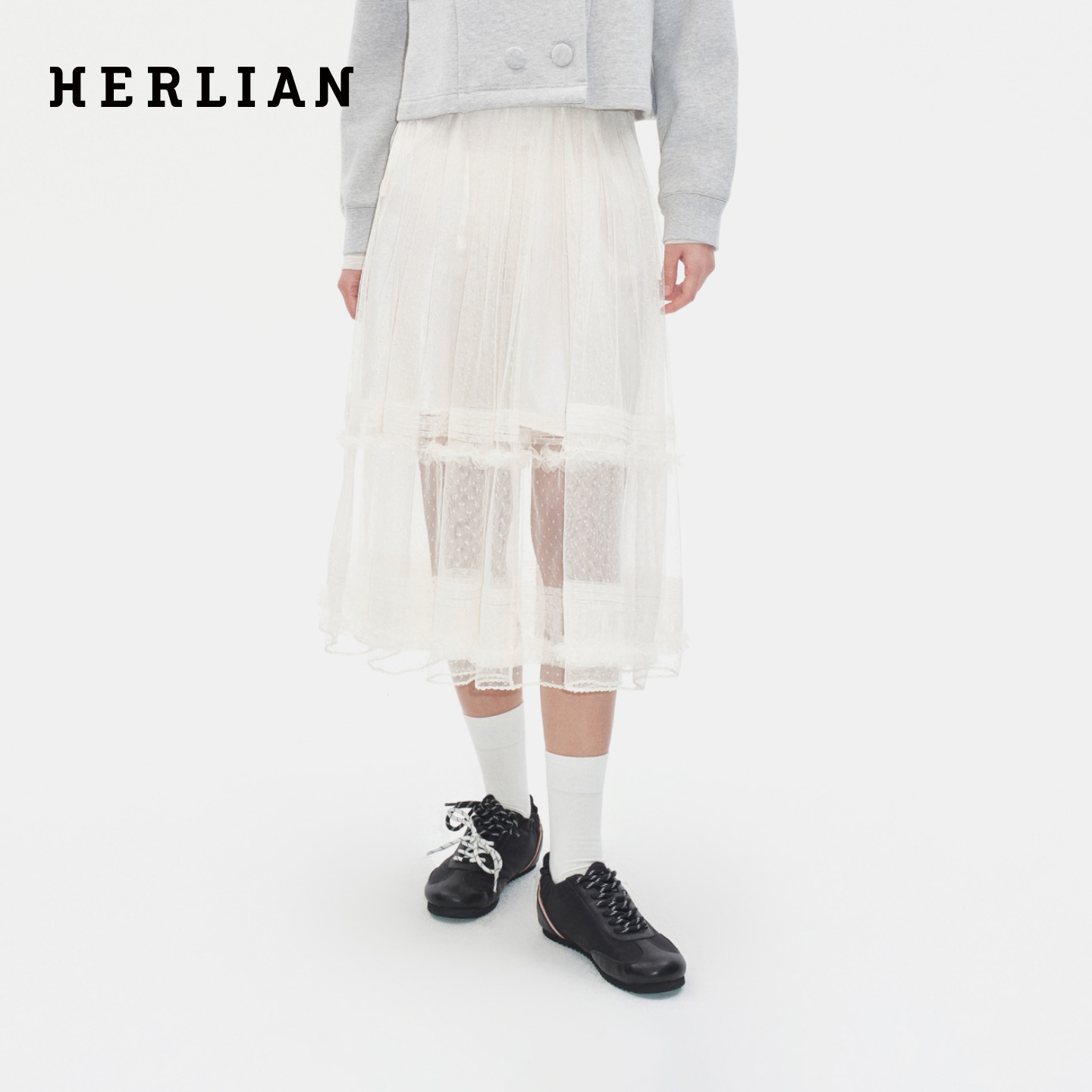 Herlian2025冬季新品塔克褶设计多层次波点网纱长裙女士