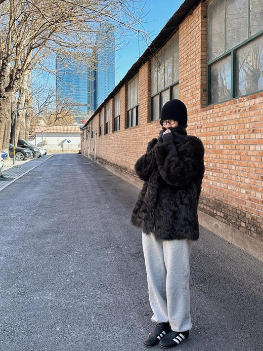 加绒运动卫裤！2025笑脸刺绣束口窄版运动女款卫裤 温暖且有型 显瘦不臃肿 挺阔且柔软 商品图6