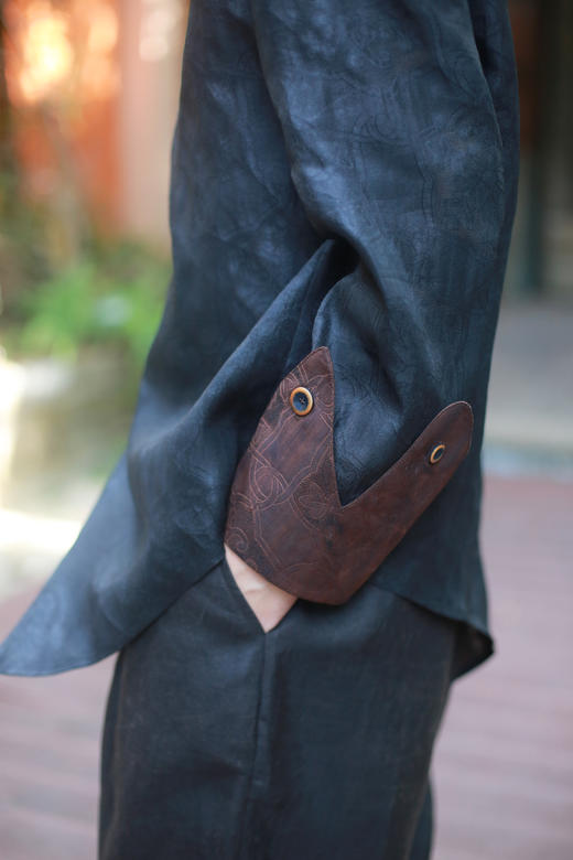 漫物记六经绞罗翻领斜襟香云纱M300 商品图2