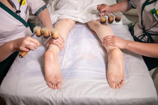 【丽江读本X四叶草美业】99元抢中医蜂毒艾灸理疗+冬季补水王套餐（原价999元）！ 商品图4