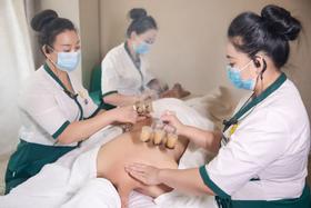 【丽江读本X四叶草美业】99元抢中医蜂毒艾灸理疗+冬季补水王套餐（原价999元）！