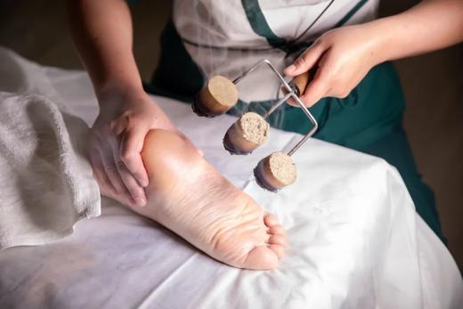 【丽江读本X四叶草美业】99元抢中医蜂毒艾灸理疗+冬季补水王套餐（原价999元）！ 商品图5