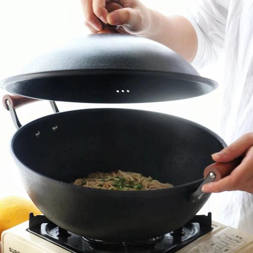 出口日本玄铁纹双耳炖炒锅 加送纯铁盖告别油烟 + 化学涂层 32CM/34CM可选 物理不粘 受热均匀 炒菜更香基地直邮 商品图1