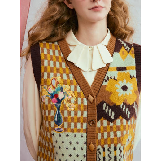 两三事记忆图谱2025冬季新款森女风贴布绣花色毛织马甲女宽松马夹 商品图2