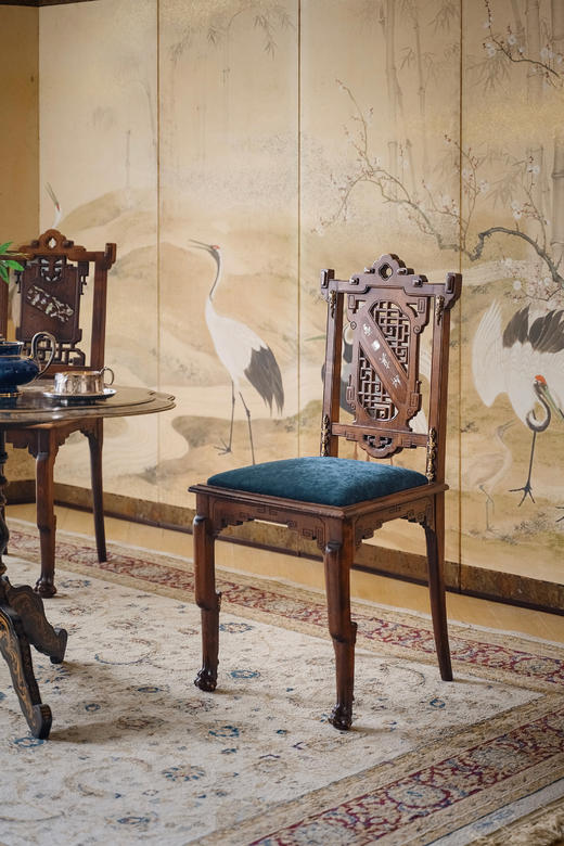 独角鹿西洋古董19世纪末20世纪初法国出品VIARDOT东方风格山石汉字主题螺钿镶嵌回纹硬木镂雕装饰铜鎏金及绒面座椅（三件） 商品图2