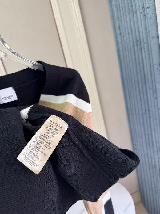 点此购买 巴宝莉秋冬女士羊毛混纺拼色宽条纹针织开衫 mp 336863 商品图14