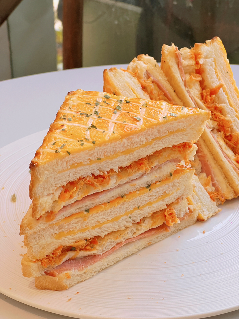 肉松火腿三明治