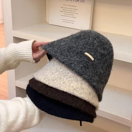 冬季穿搭的万能单品【秋冬款纯色保暖护耳盆帽】🎩 毛呢针织渔夫帽•微A帽沿 显脸小效果强•轻量不压头 长时间佩戴无负担 商品图2