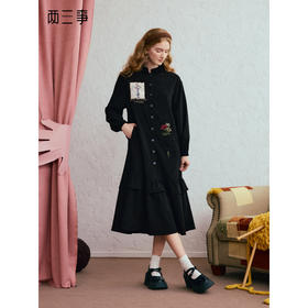 两三事 晨露风迹 2025冬季新款甜美印花刺绣木耳边领连衣裙