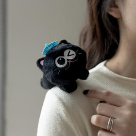 狸猫小酒毛绒肩趴徽章 可爱超萌趴趴玩偶装饰挂件服礼物配饰