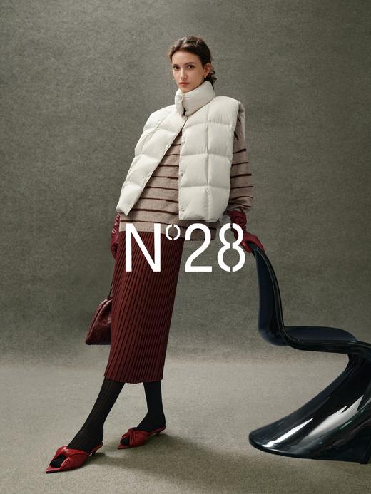 N°28 90白鸭绒立领羽绒马甲女秋冬短款高级感叠穿保暖背心外套 8955A1R906 商品图3