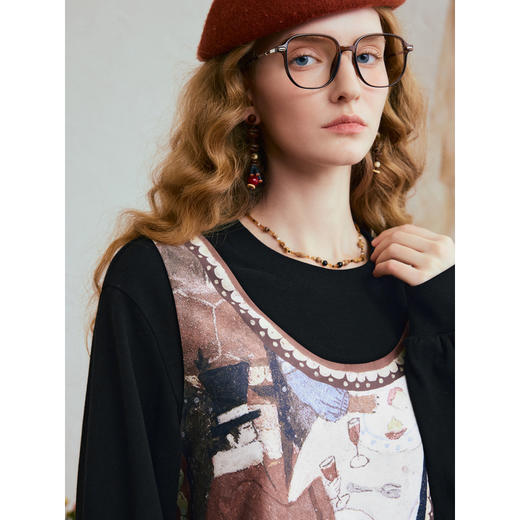 两三事 玄色默剧 2025冬季新款时尚印花拼接假两件长袖t恤女 商品图2