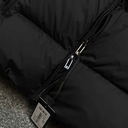 原单正品 EA阿玛尼加厚短款羽绒服，白鸭绒填充，非常厚实，胸前标羊皮logo设计，帽子可拆卸，黑色46–52，藏青46–54码，偏大一码。 商品图6