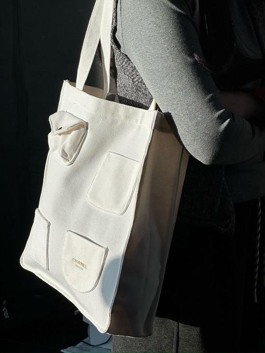 品牌专柜赠品！香奈儿大容量单肩帆布托特包（Tote Bag） 商品图0