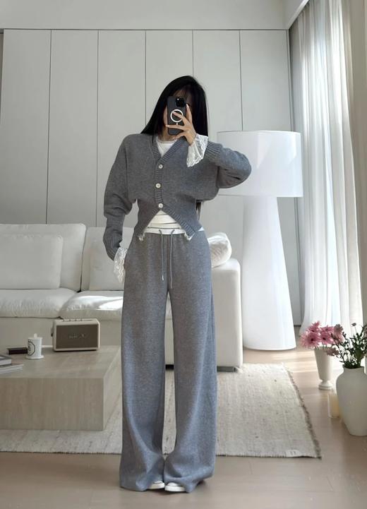 秋冬新款~超绝设计款！【蕾丝拼接 V 领收腰针织长袖外套】甄选34.9%绵羊毛混纺面料，手感紧密细腻~无标发货WD 商品图2