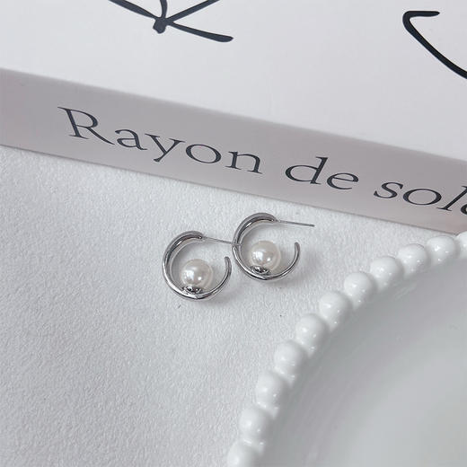 珍珠光泽温润设计小巧精致银针耳圈纪念日百货门店同款-162243259 商品图3