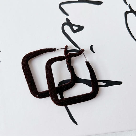 秋冬咖色耳环耳圈女人味素圈耳饰女耳钉方圆脸耳圈-纪念日百货门店同款168143646 商品图1