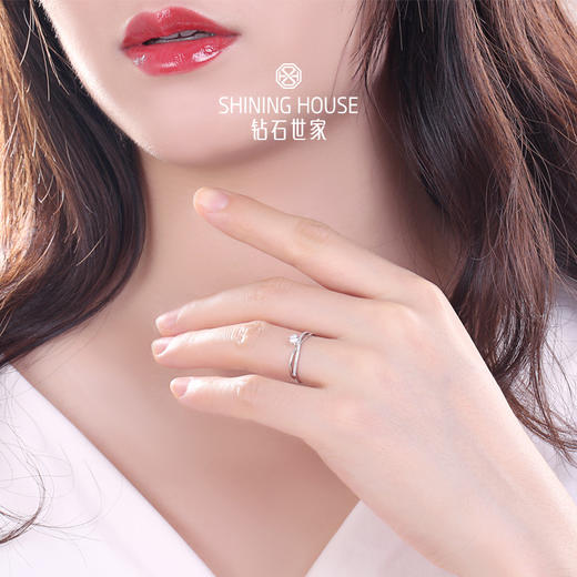 【甄选钻饰】【专享】钻石世家 18K金钻石戒指 爱的嫁纱 钻石戒指 经典爪镶4爪钻石戒指 求婚表白送礼群镶戒指（主石10分，副钻7分） 商品图4