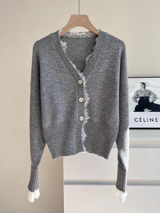 秋冬新款~超绝设计款！【蕾丝拼接 V 领收腰针织长袖外套】甄选34.9%绵羊毛混纺面料，手感紧密细腻~无标发货WD 商品图4