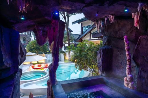 【TELLUS特澜斯温泉酒店(青城山店)】288元起抢问道房住宿1晚，599抢私汤大床房1晚！含2大1小精致早餐+2大1小网红露天汤泉＋汉服体验1份＋室内儿童乐园1份＋露天电影1份~ 商品图3