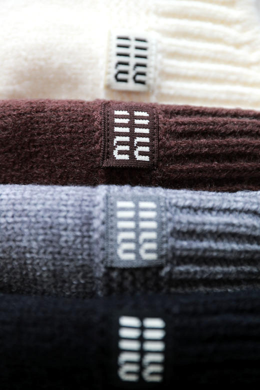 成分是羊毛+羊绒，千金感毛球儿帽子。羊绒粗线混纺飞机帽C112888 商品图3