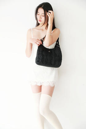 云朵单肩包，重工刺绣工艺。羽绒衍缝大容量瑜伽托特包包C112858