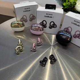 索尼耳机采用了独特的耳夹式佩戴方式