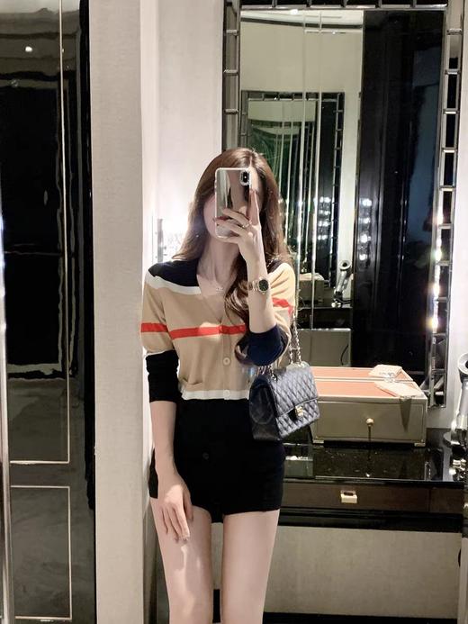 点此购买 巴宝莉秋冬女士羊毛混纺拼色宽条纹针织开衫 mp 336863 商品图5