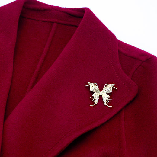 QH960斯尔丽2025新款轻薄修身气质高雅流金蝴蝶胸花长款羊毛大衣 商品图5