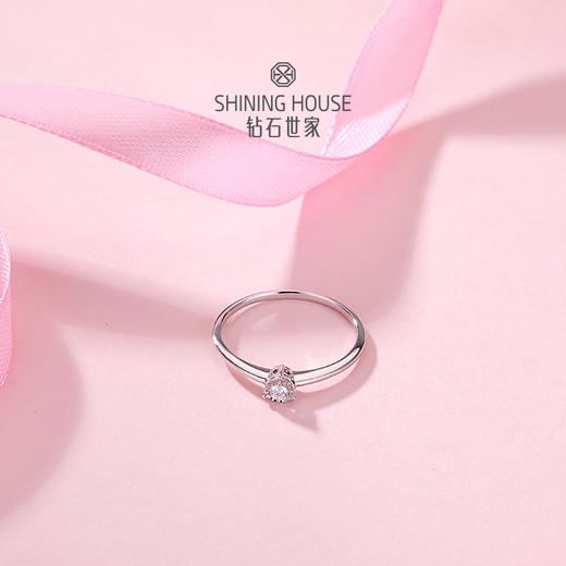 【甄选钻饰】【专享】钻石世家 Cherish系列 18K金钻石戒指 女士钻戒简约三爪可叠戴可尾戒 商品图6