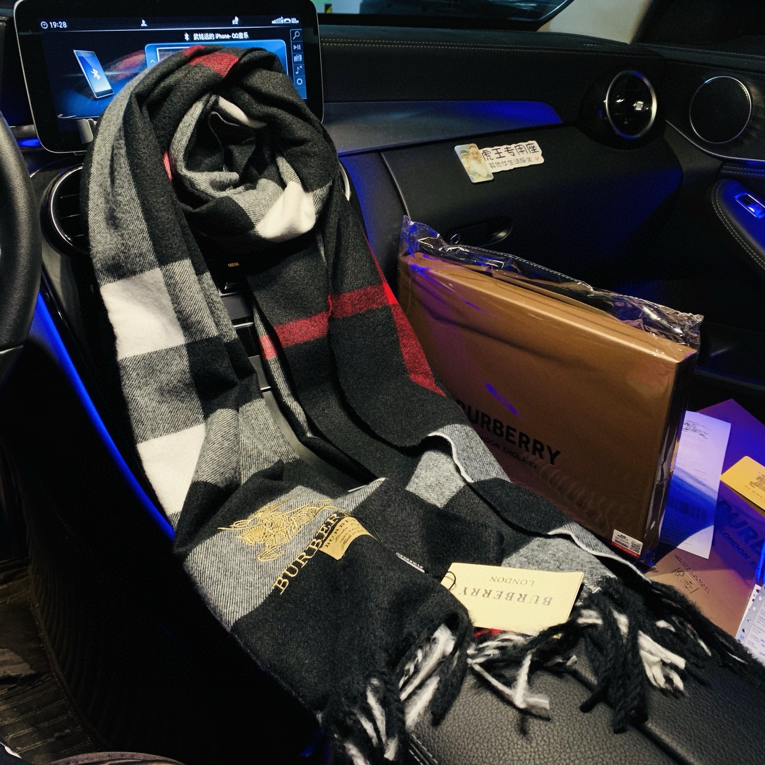 芭宝莉新款原单羊绒围巾 刺绣战马logo