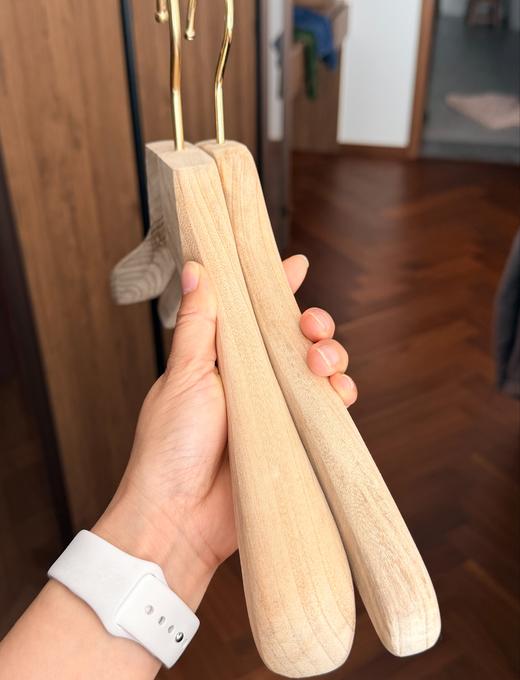 服装店衣架香樟木衣架宽肩无痕防滑衣撑家用防虫衣架无漆裤架批发 商品图0