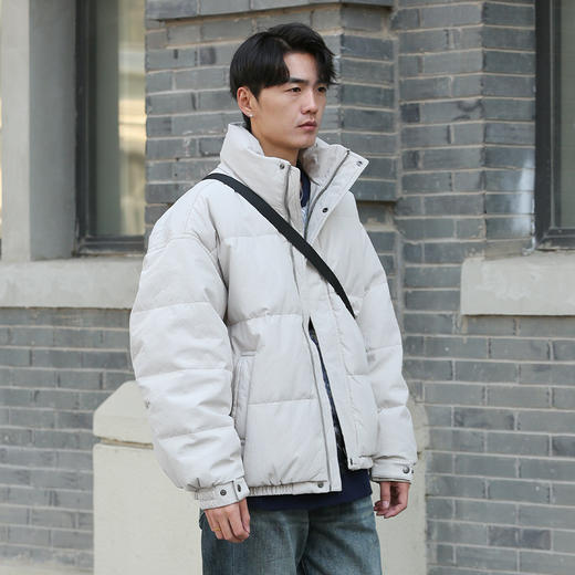 DRONKOO 2025 立领满幅肌理后幅刺绣下摆双层短款厚羽绒服 商品图2