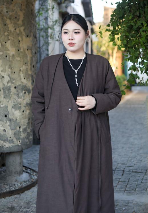 一周发货【不压肩 防跑绒 90白鸭绒羽绒服】2色高级灰、质感咖，灰色面布85%棉，15%亚麻；咖色46%天丝，41%棉，13%亚麻，新国标白鸭绒填充，附检测证明，老钱松弛感羽绒外套，行走的保暖小被子 商品图12