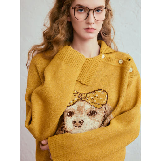 两三事毛球物语2025冬季新款趣味小狗图案斜边纽扣翻领毛衣女宽松 商品图3