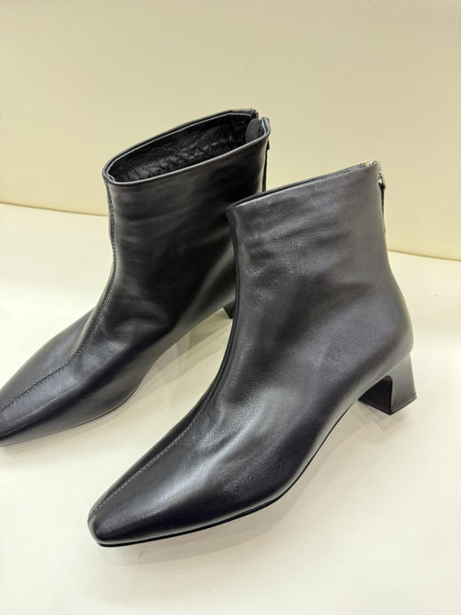 极简羊皮短靴 商品图1