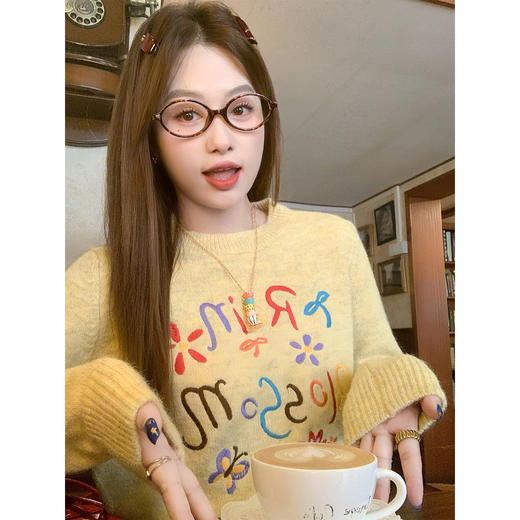 <曾小咸推荐>3.1现货秒杀！微信超特价！韩系字母印花宽松毛衣 日常199.99 立减110 秒杀89.99！ 商品图1