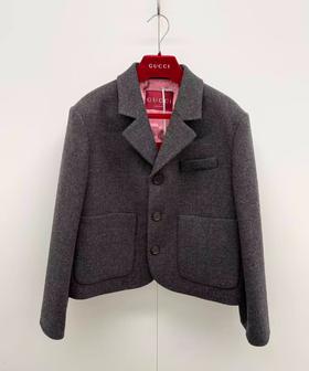 女款短款西装外套hu012