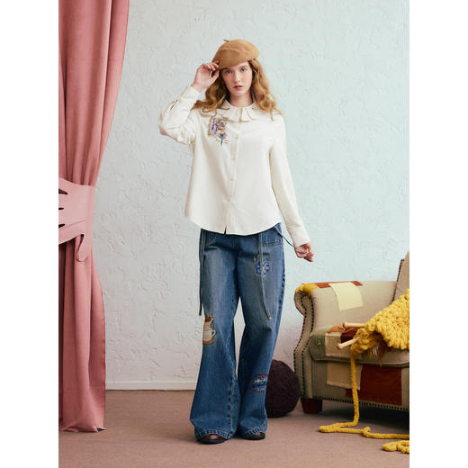 两三事溪光浮白2025冬季新款小清新压褶娃娃领印花刺绣衬衫女宽松 商品图3