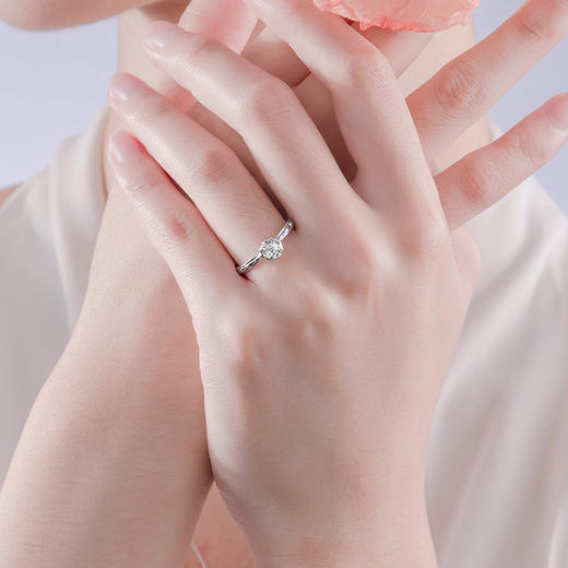 【甄选钻饰】【专享】钻石世家 耀爱系列 18K钻石女戒CNC送女友求婚自带 商品图4